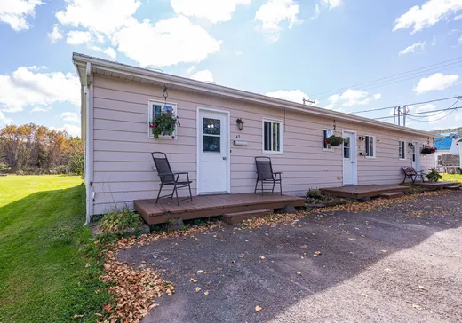 4-Plex à vendre - 49 Rue du Pont, Causapscal, G0J2M0