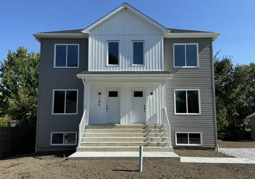 Duplex à vendre - 186A-186B Rue Champagnat, Henryville, J0J 1E0
