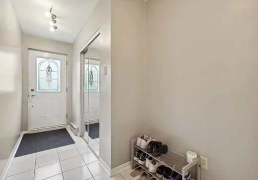 Triplex à vendre - 2890 - 2894 20e Rue, Laval, H7R 5S7