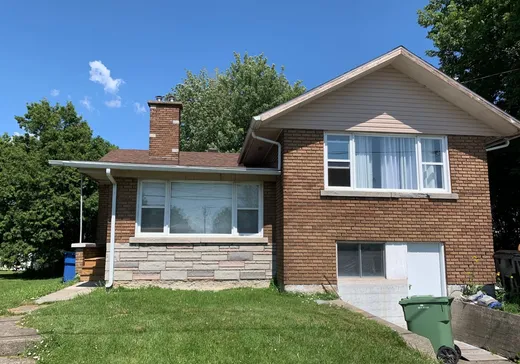 Triplex à vendre - 60 Rue Fabre, Salaberry-de-Valleyfield, J6S4K7