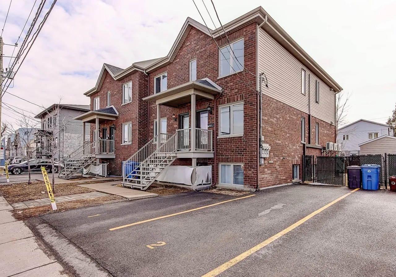 Triplex à vendre - 4825 - 4829 Mtée St-Hubert, Brossard, J4Y 1V4