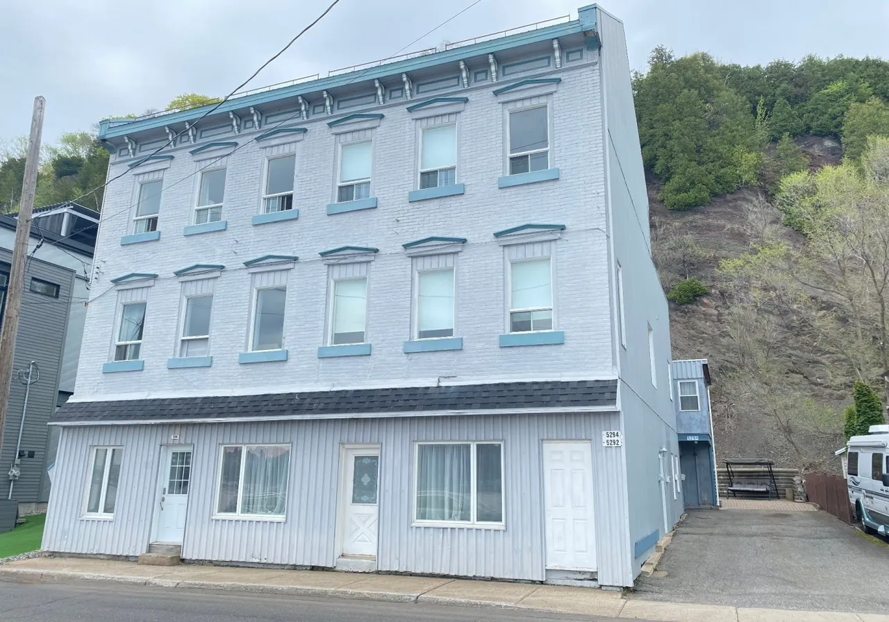 Triplex à vendre - 5290 - 5294 Rue St-Laurent, Lévis, G6V 3V7