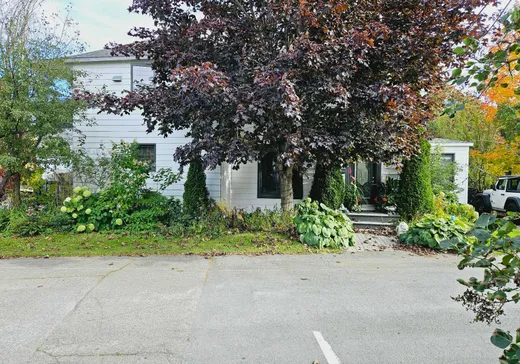 Triplex à vendre - 53-57 Côte St-Paul, Matane, G4W2X1