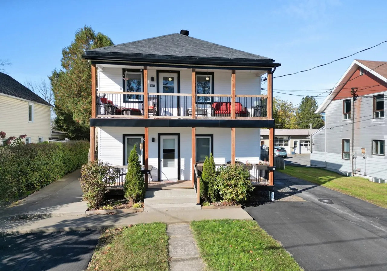 Triplex à vendre - 212 - 216 Rue d'Oxford, Cowansville, J2K 2M3