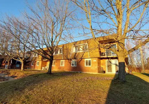 5-Plex à vendre - 130 Rue Daigle, Cowansville, J2K3E4