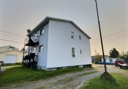Duplex à vendre - 70-72 Av. d'Hochelaga, Amos, J0Y1Z0