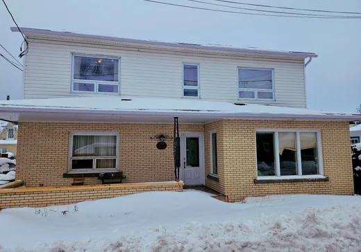 Duplex à vendre - 242-244 Rue St-Jean, Matane, G4W2G7