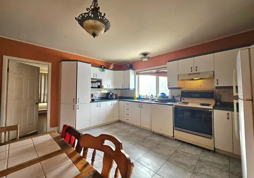 Duplex for Sale - 242-244 Rue St-Jean, Matane, G4W 2G7
