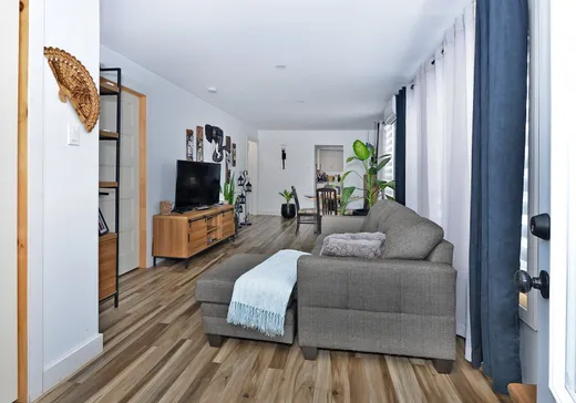 Triplex à vendre - 31 Rue King, Godmanchester, J0S 1H0