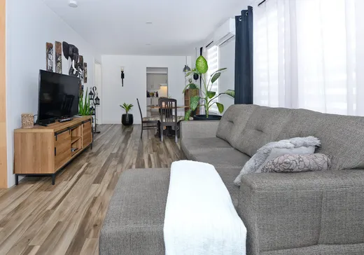 Triplex à vendre - 31 Rue King, Godmanchester, J0S 1H0