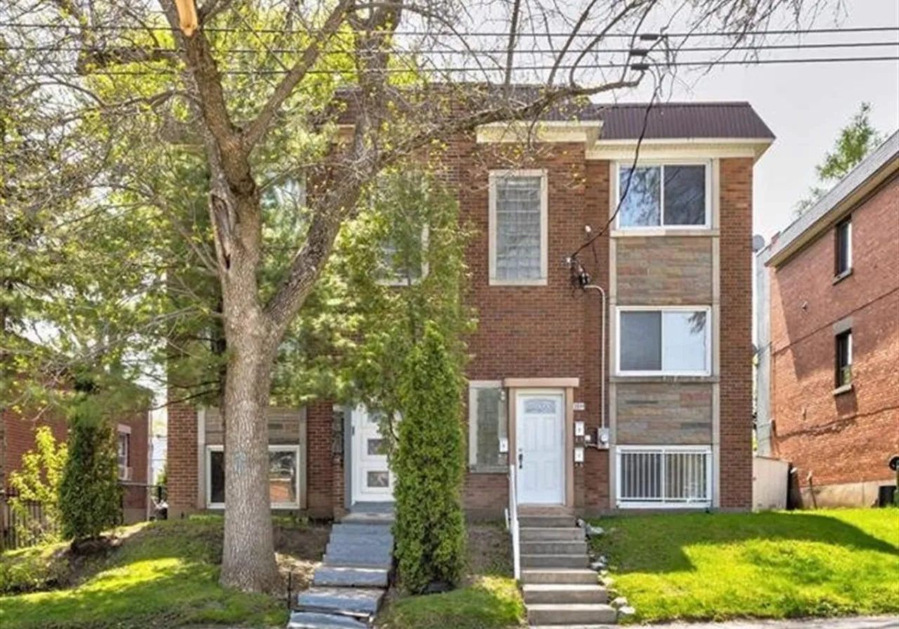 Triplex à vendre - 3040 Av. Lebrun, Montreal-Downtown, H1L 5G1