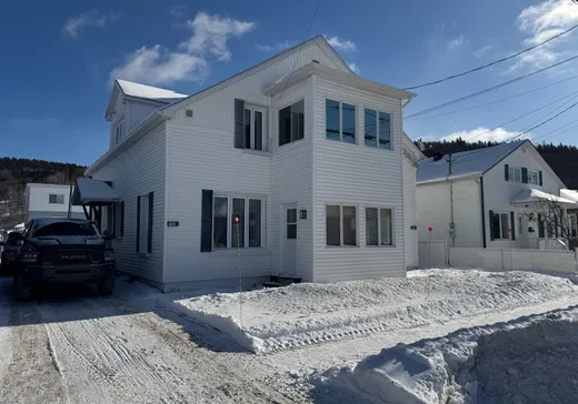 Duplex à vendre - 704-706 Rue Joffre, La Tuque, G9X2N6