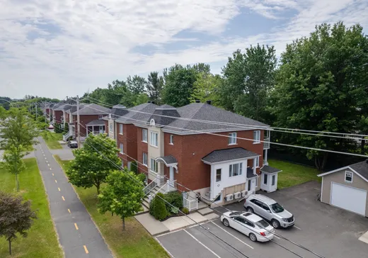 Triplex à vendre - 433 Rue Robert-Bernard (433-437), Drummondville, J2C8N2