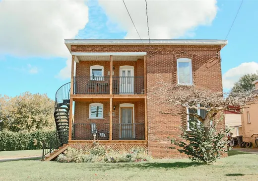 Triplex à vendre - 137-141 Rue St-Jean-Baptiste N., Plessisville, G6L4Z3