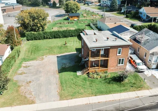 Triplex à vendre - 137-141 Rue St-Jean-Baptiste N., Plessisville, G6L 4Z3