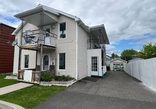 Duplex à vendre - 245-247 Rue Noël, Asbestos, J1T2E1