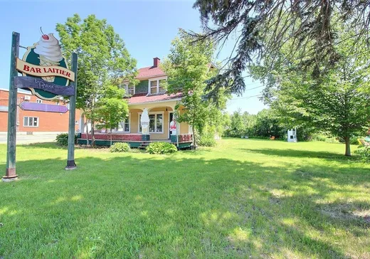 Duplex for sale - 580-590 Boul. St-Charles, Drummondville, J2C4Y1