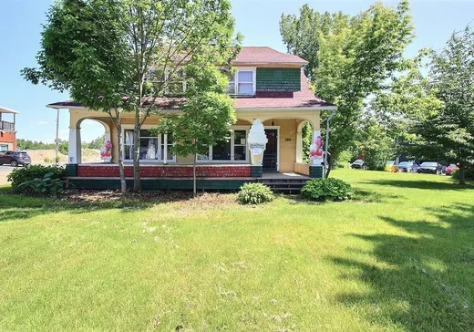 Duplex à vendre - 580-590 Boul. St-Charles, Drummondville, J2C 4Y1