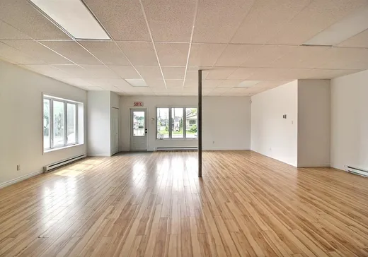 Triplex à vendre - 600-602 Boul. St-Charles, Drummondville, J2C 4Y1