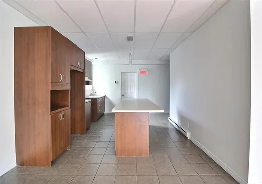 Triplex à vendre - 600-602 Boul. St-Charles, Drummondville, J2C 4Y1
