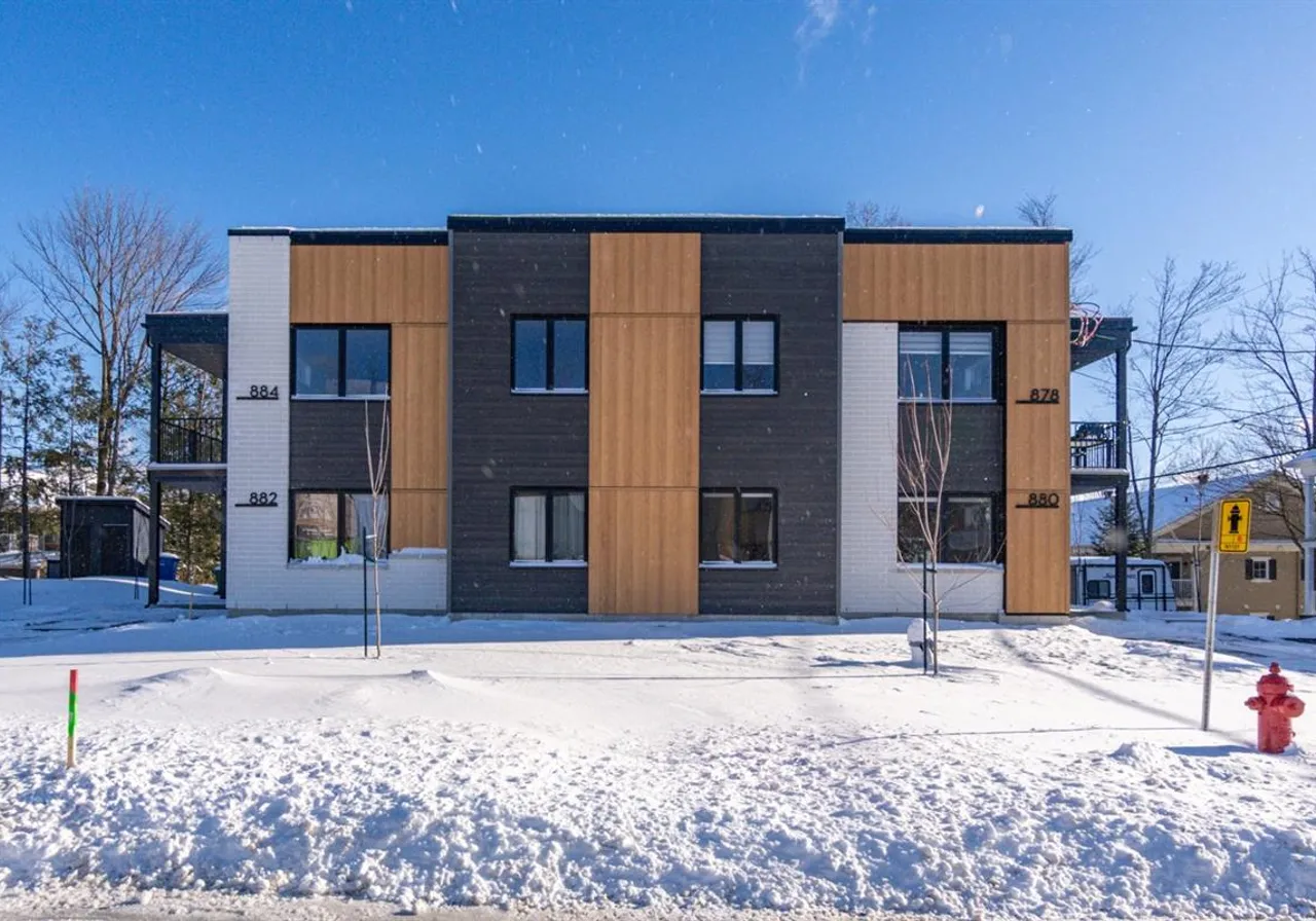 4-Plex à vendre - 878-884 Rue du Seyval, Sherbrooke, J1L 0R8