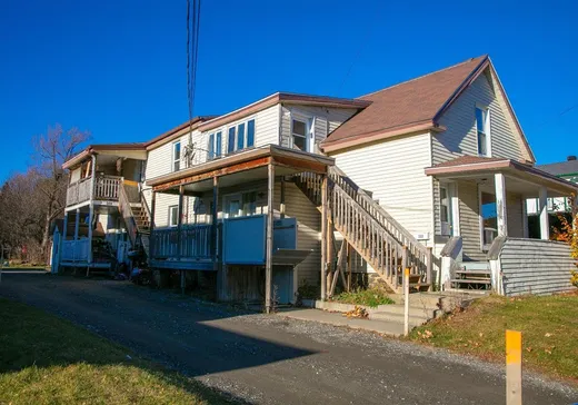 4-Plex à vendre - 349-355 Rue Ste-Catherine, Magog, J1X 2L4