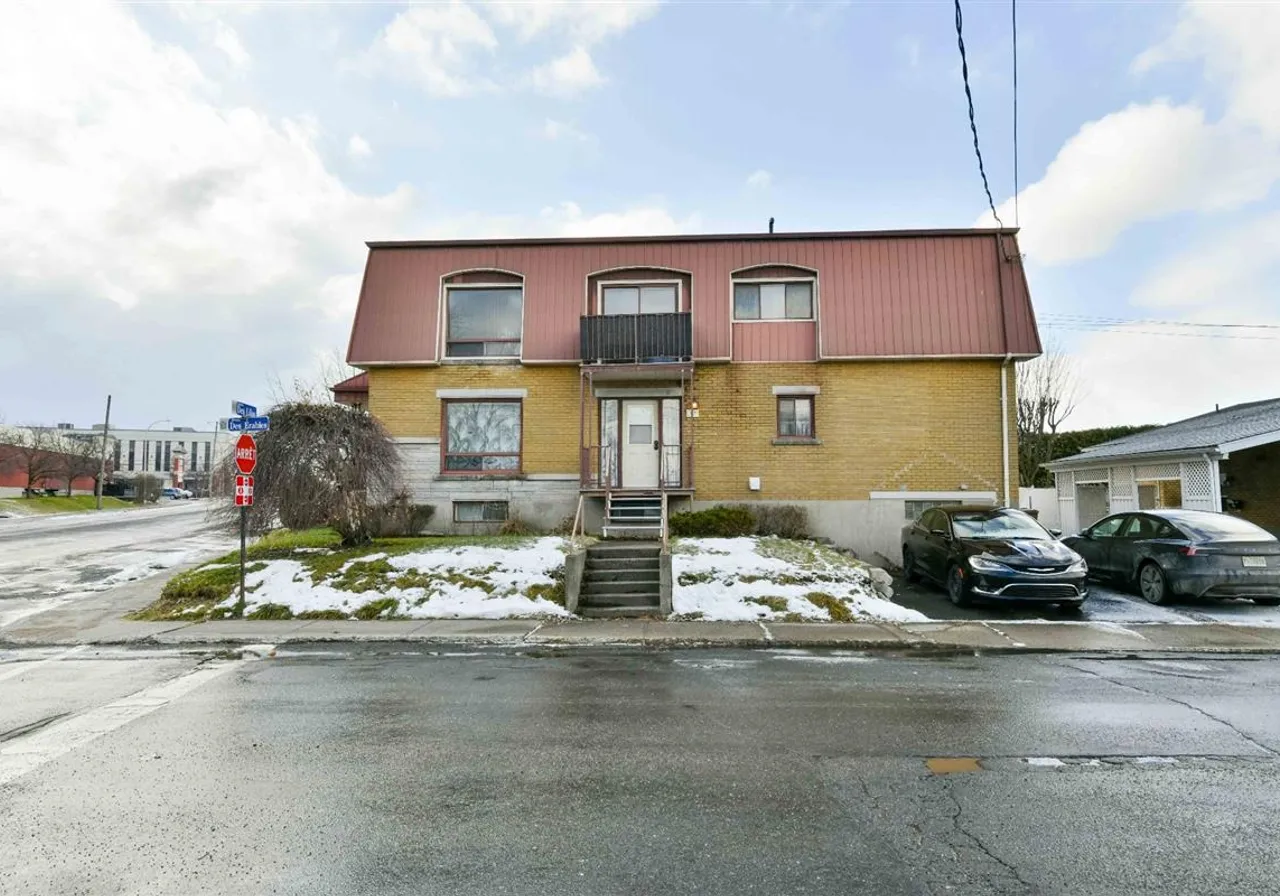 4-Plex for Sale - 117-121 Boul. des Érables, Drummondville, J2C 1Y2