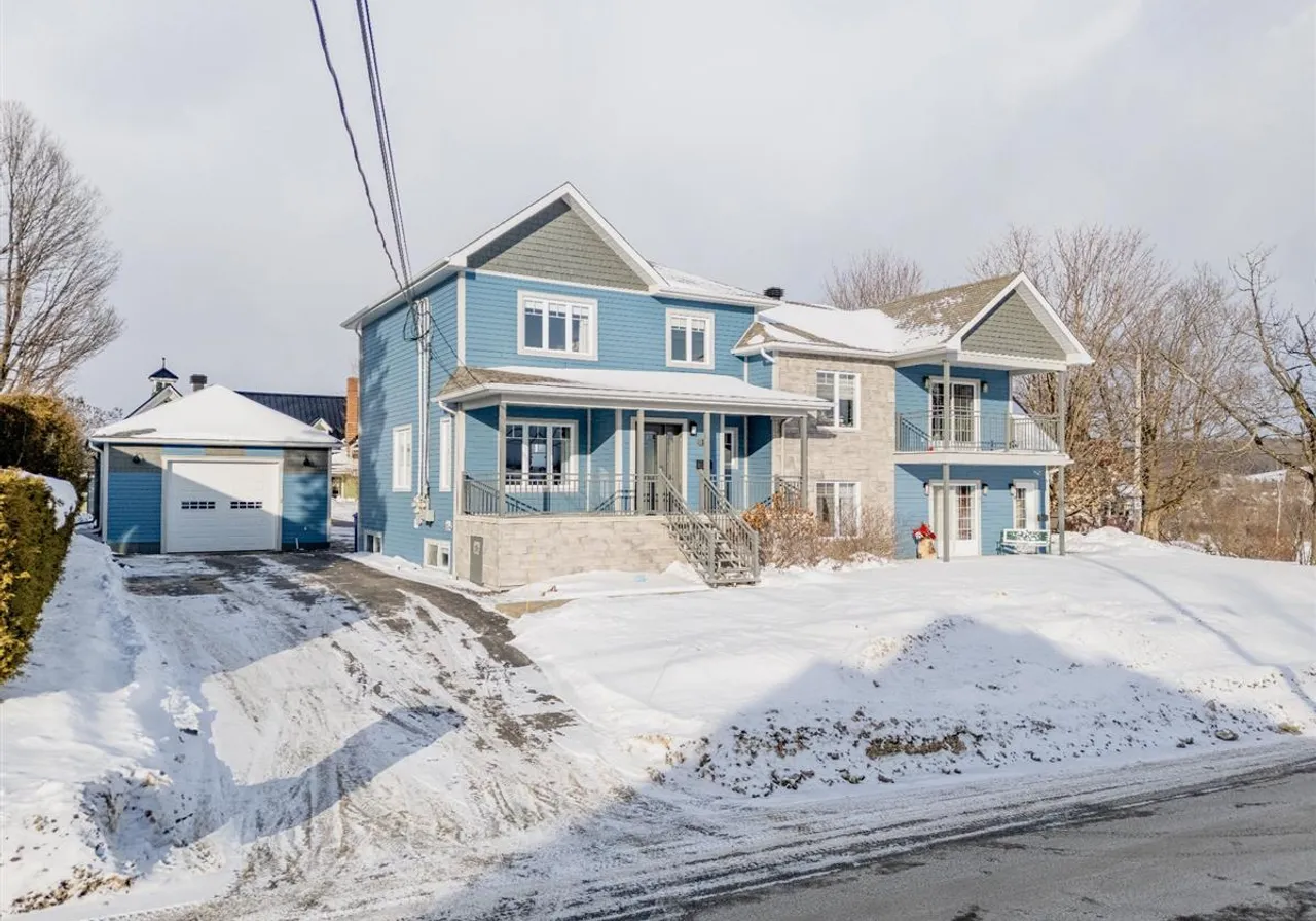 Triplex for Sale - 7Z-11Z Rue Verret, Coaticook, J1A 1T9