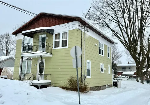 Duplex à vendre - 68-70 Av. Plamondon, Drummondville, J2C3V6