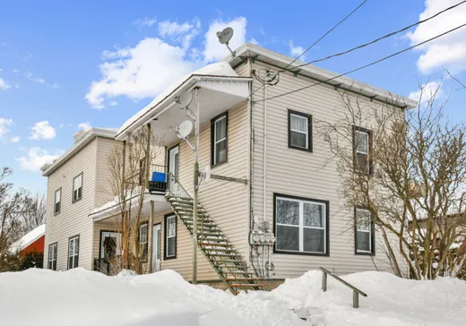 4-Plex à vendre - 25 Av. Montcalm, Saint-Pie, J0H1W0