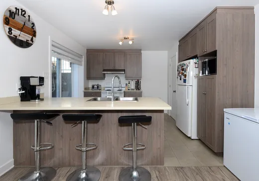 Triplex à vendre - 5395 Boul. Hébert, Salaberry-de-Valleyfield, J6S 6A4