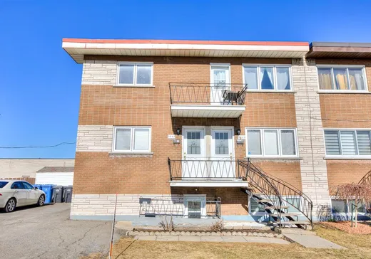 Triplex à vendre - 3043-3047 Rue Paré, St-Hubert, J3Y4R6