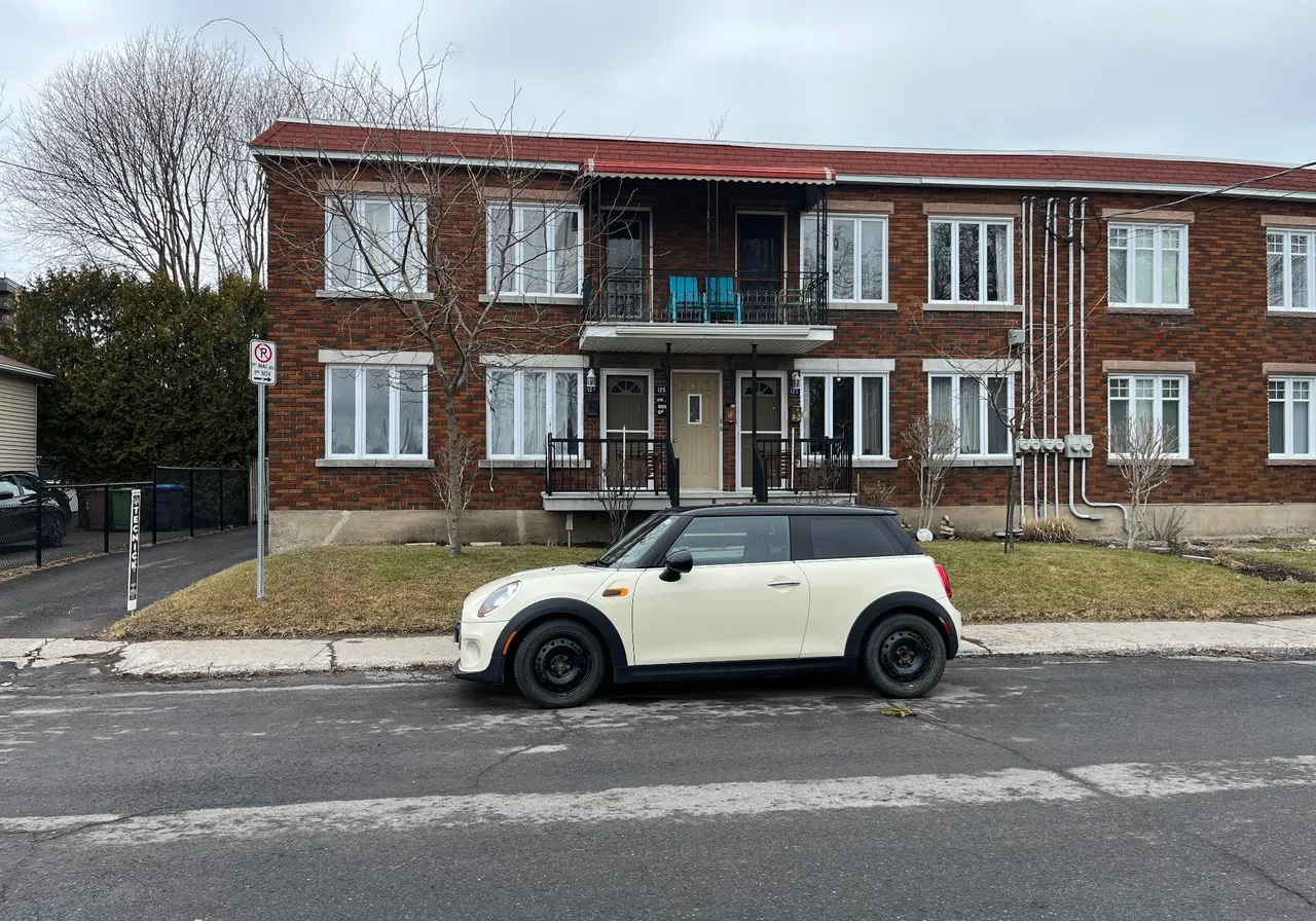 4-Plex à vendre - 123-127 Rue St-Hubert, Saint-Jean-sur-Richelieu, J3B 1N9
