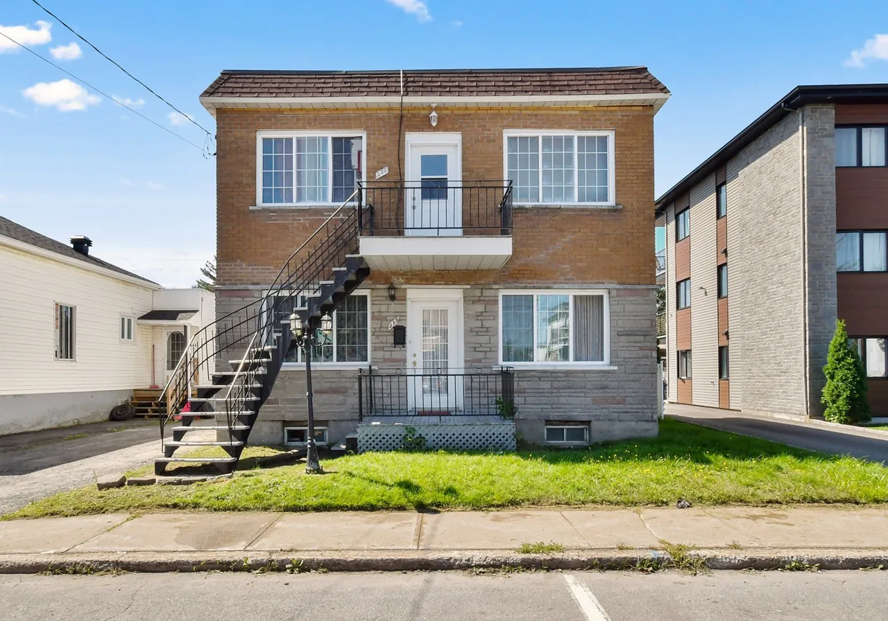Duplex à vendre - 218-220 Rue du Sacré-Coeur, Charlemagne, J5Z 1X3