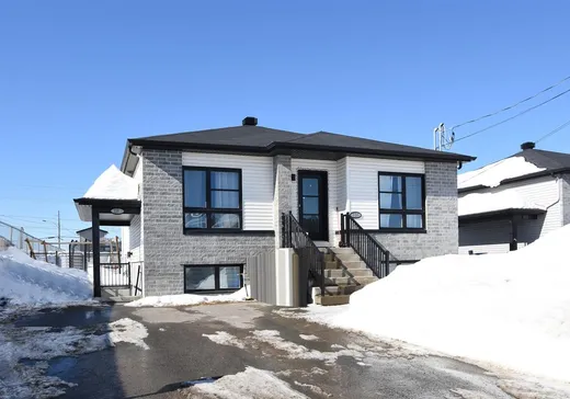 Duplex à vendre - 126-126A Rue des Torrents, Sainte-Sophie, J5J0K6