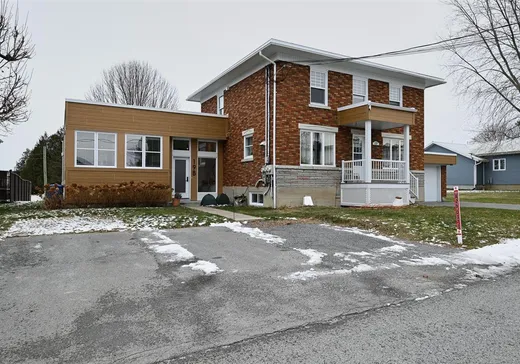 Triplex for sale - 19-19B Rue St-Léon, St-Jean-Chrysostome, J0S1R0