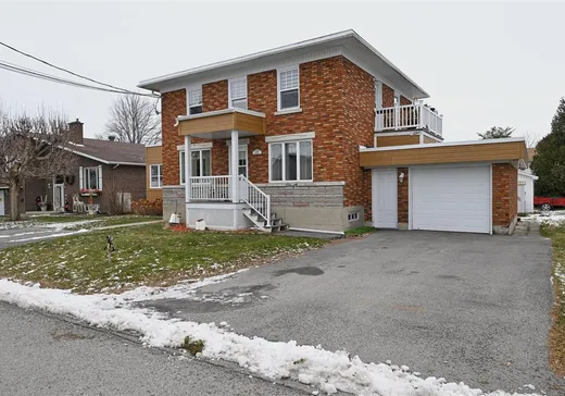 Triplex for Sale - 19-19B Rue St-Léon, St-Jean-Chrysostome, J0S 1R0
