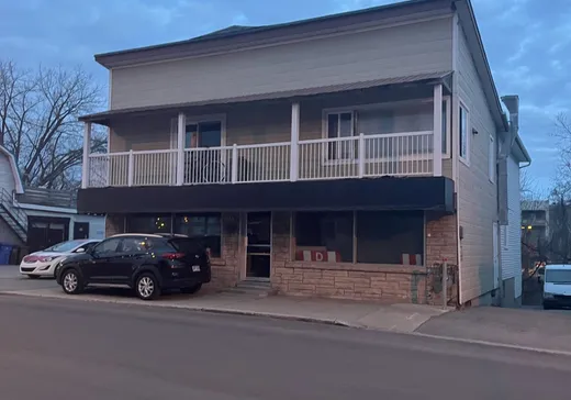 4-Plex à vendre - 104-110 Rue Notre-Dame, Charlemagne, J5Z1H2