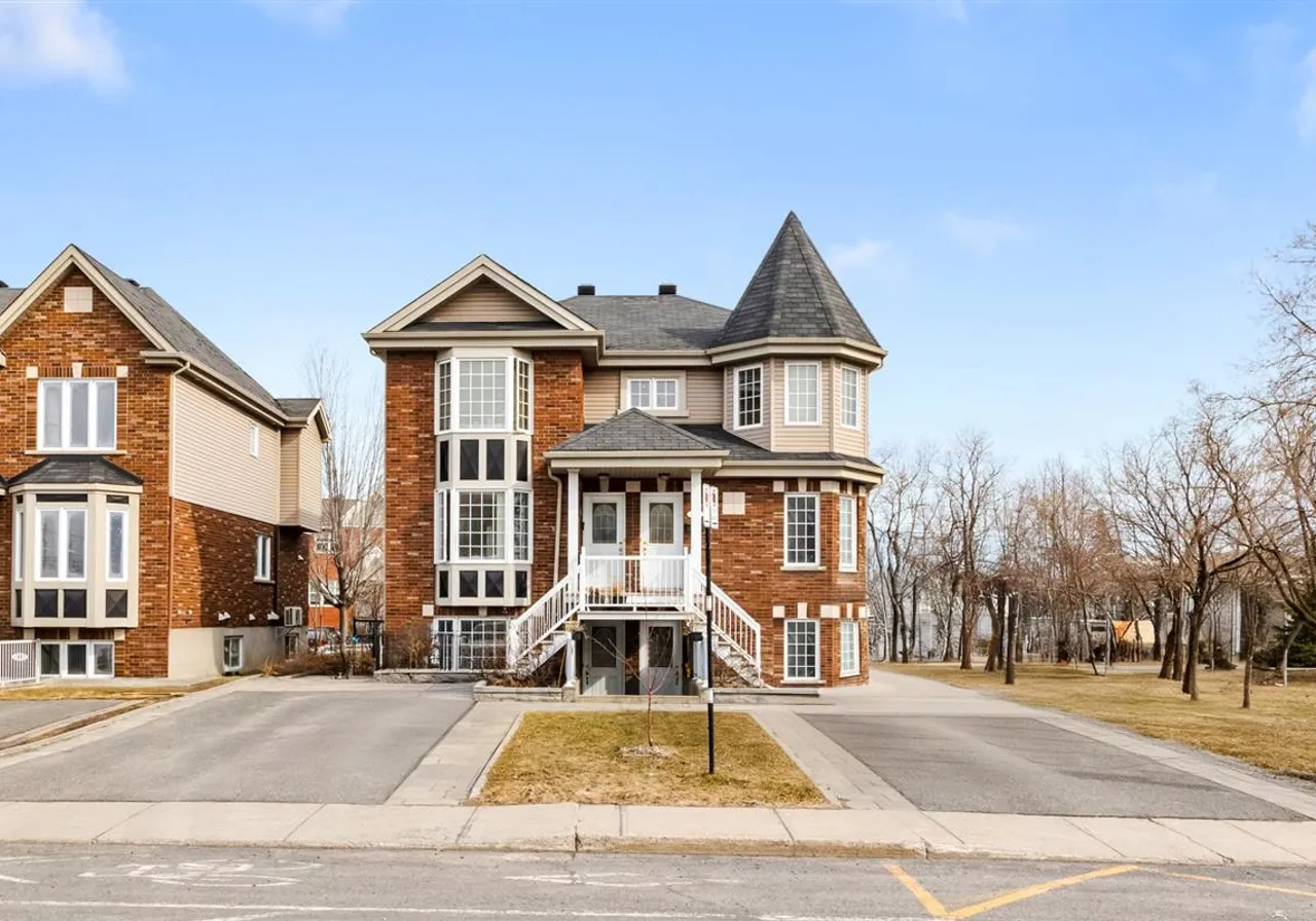 Triplex à vendre - 10-14 Boul. Vauquelin, St-Hubert, J3Y 9K9