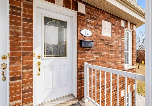 Triplex à vendre - 10-14 Boul. Vauquelin, St-Hubert, J3Y 9K9