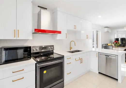 Triplex à vendre - 10-14 Boul. Vauquelin, St-Hubert, J3Y 9K9