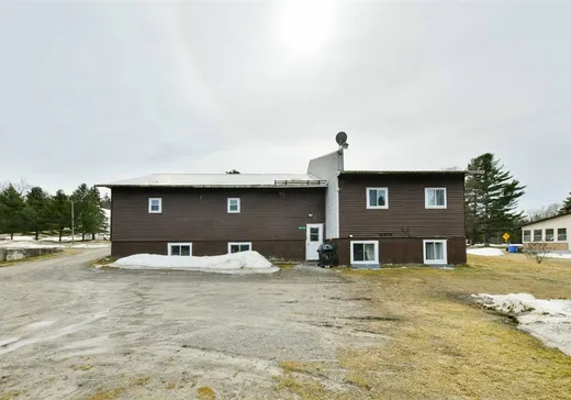 4-Plex à vendre - 510-516 Rue Main, Bury, J0B 1J0