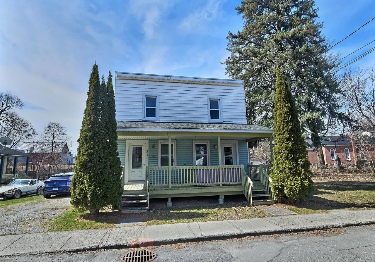 Duplex à vendre - 358-360 Rue St-Charles, Farnham, J2N 2J6