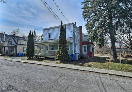 Duplex à vendre - 358-360 Rue St-Charles, Farnham, J2N 2J6