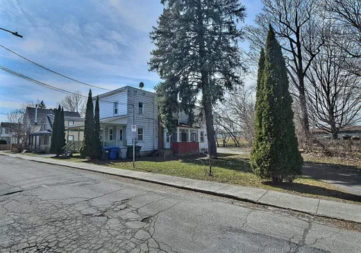 Duplex à vendre - 358-360 Rue St-Charles, Farnham, J2N 2J6