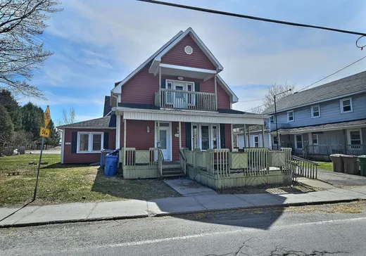 Triplex for sale - 708-710 Rue Principale E., Farnham, J2N1M3