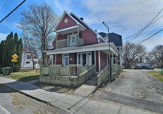 Triplex à vendre - 708-710 Rue Principale E., Farnham, J2N 1M3