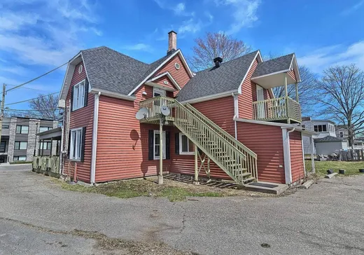 Triplex à vendre - 708-710 Rue Principale E., Farnham, J2N 1M3