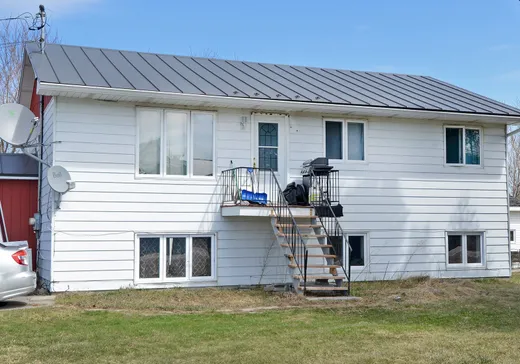 Duplex for Sale - 8-10 Rue Adrien, Saint-Stanislas-de-Kostka, J0S 1W0