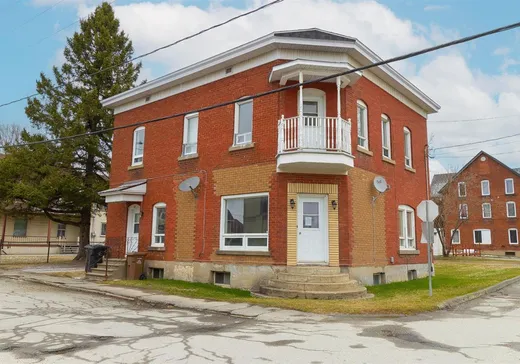 Duplex à vendre - 60-62 Rue de l'Hôtel-de-Ville, East Angus, J0B1R0